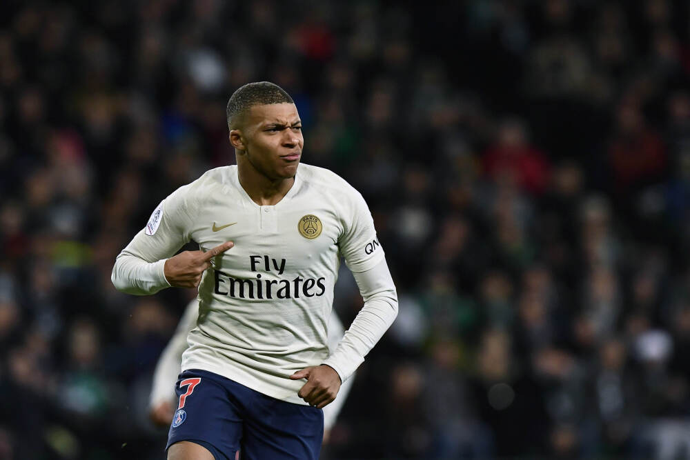 巡航速度超360公里/小时！小鹏展示新款飞行汽车汇天A868